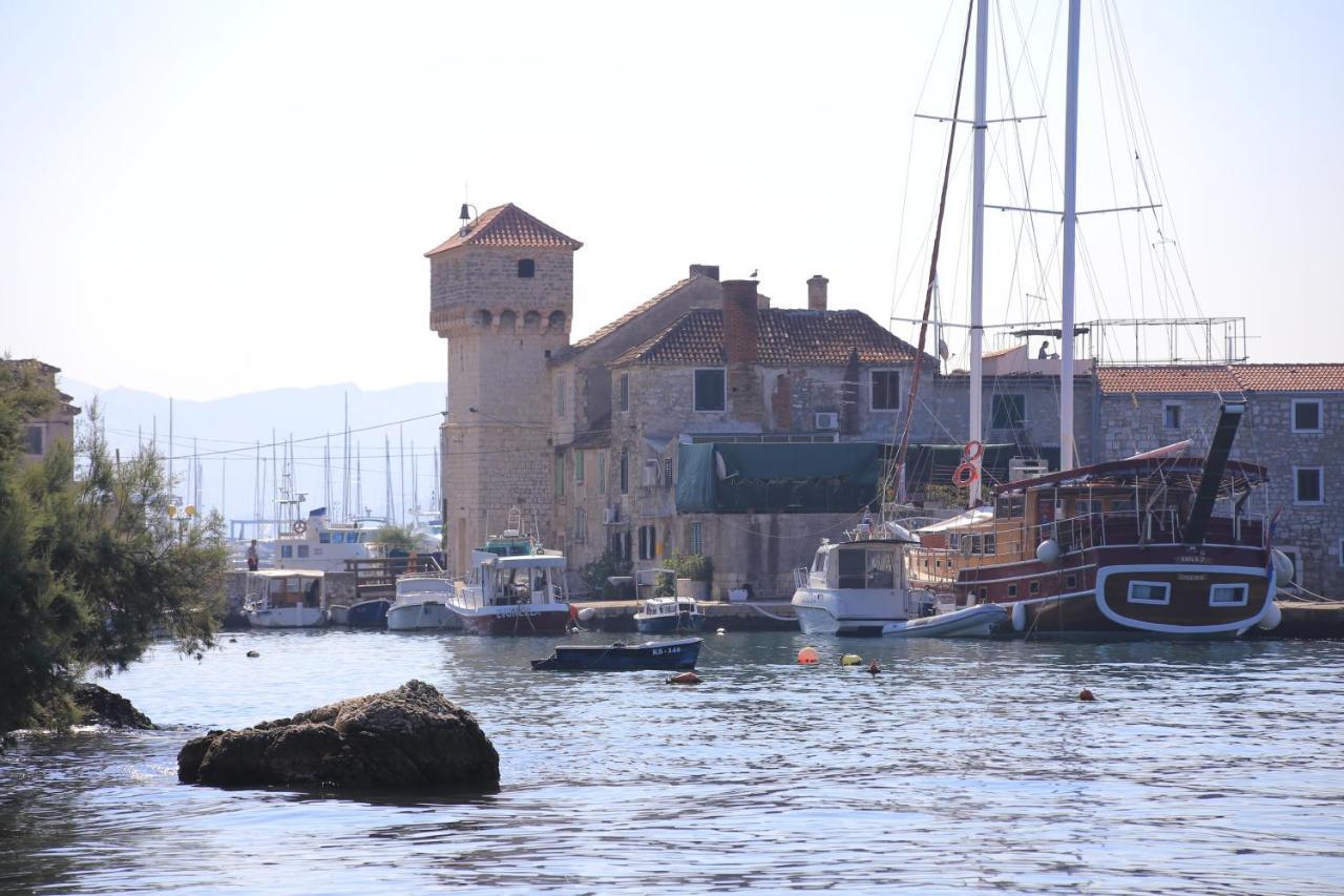 Apartments With A Parking Space Kastel Gomilica, Kastela - 19248 Dış mekan fotoğraf